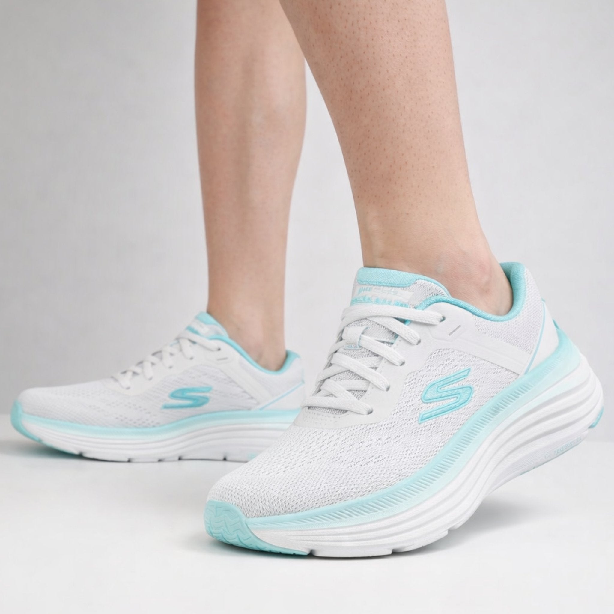 SKECHERS MUJER MAX CUSHIONING ENDEAVOUR