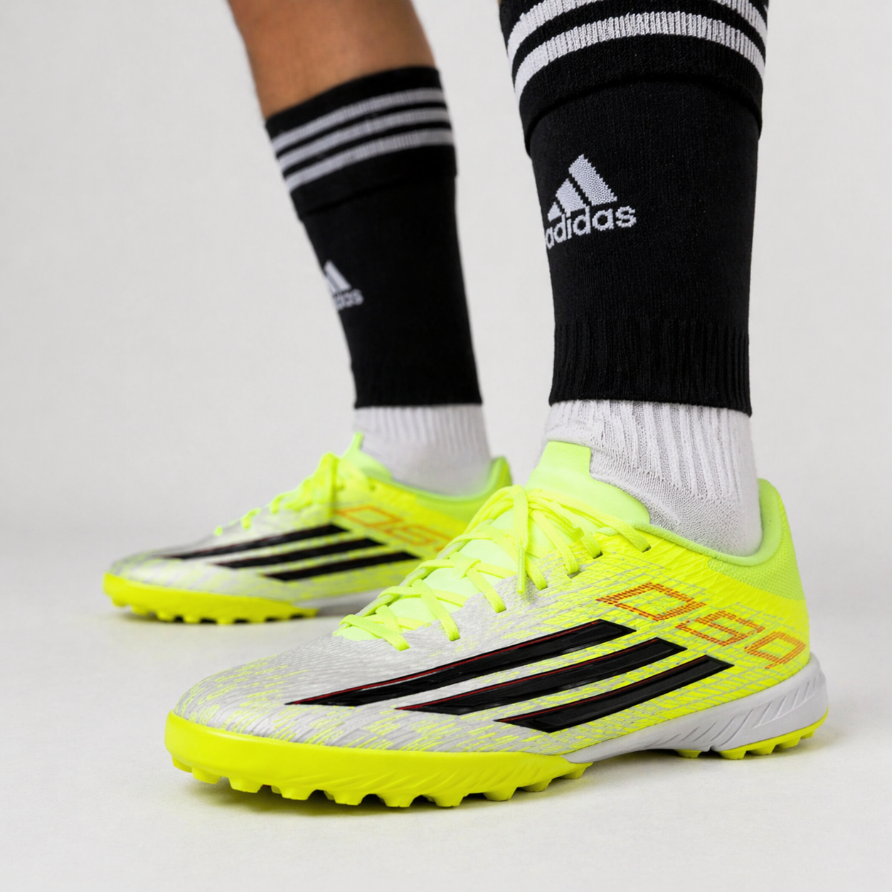 ADIDAS UNISEX GUAYOS PARA PASTO SINTÉTICO F50 LEAGUE