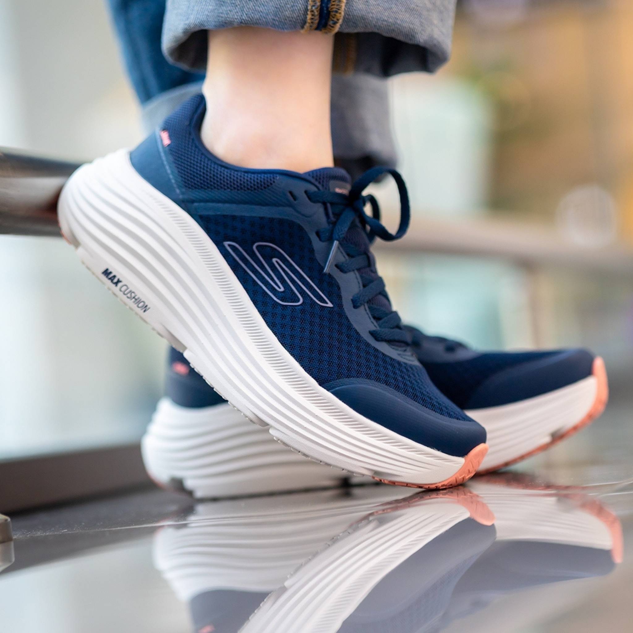 SKECHERS MUJER MAX CUSHIONING ENDEAVOUR